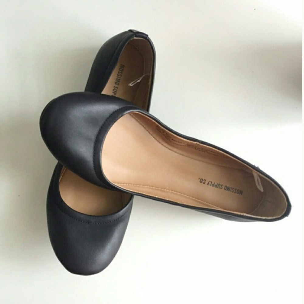 Black mossimo style co flats